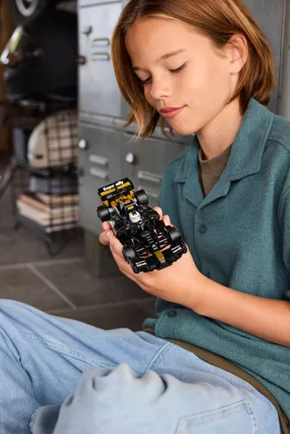 APXGP Team Race Car from F1® The Movie von LEGO – Produktfoto 12 von 14