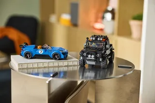 Jaguar Project 7 & Land Rover Defender van LEGO – productfoto 12 van 13