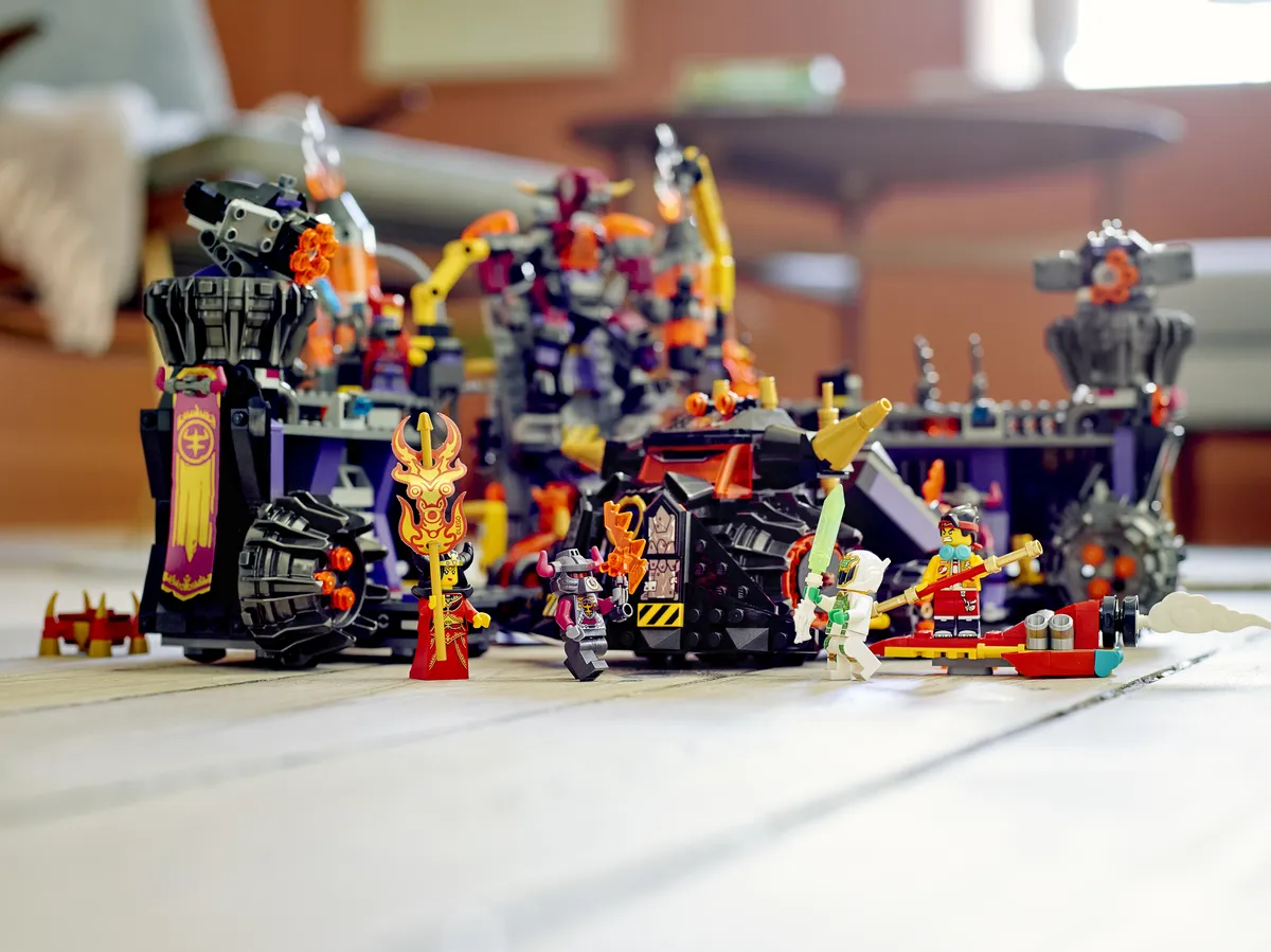 LEGO The Flaming Foundry (80016) - Bild 10