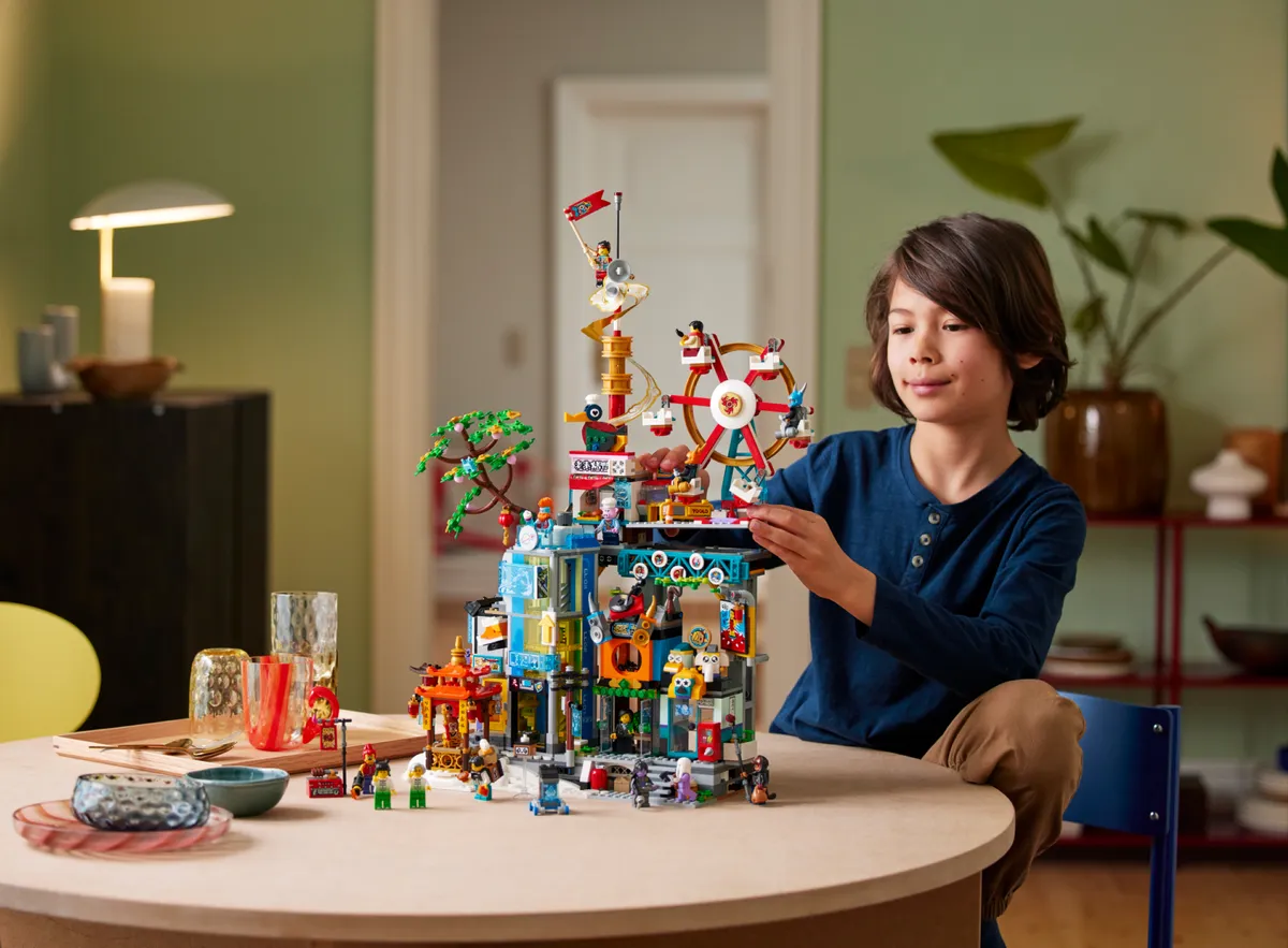 LEGO Megapolis City 5th Anniversary (80054) - Bild 6