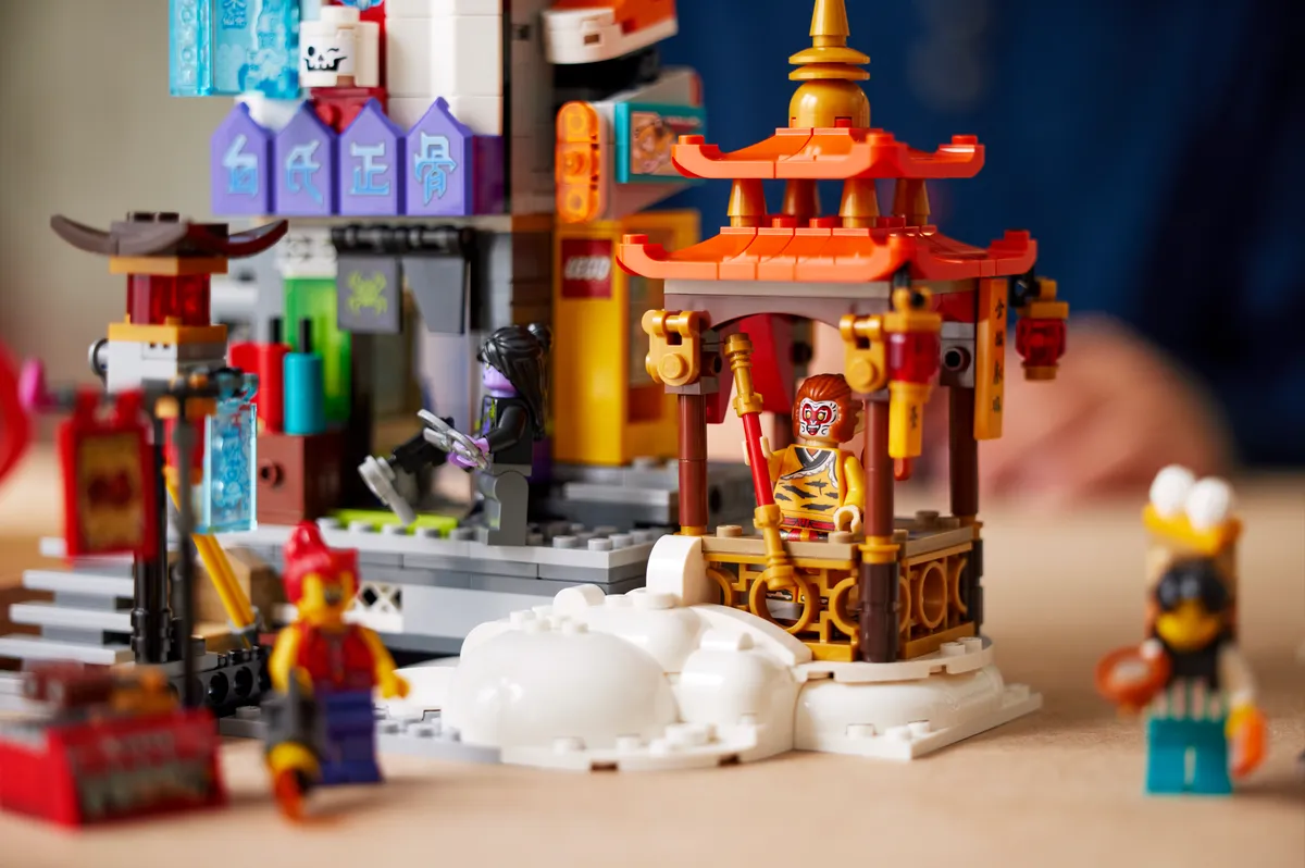 LEGO Megapolis City 5th Anniversary (80054) - Bild 7