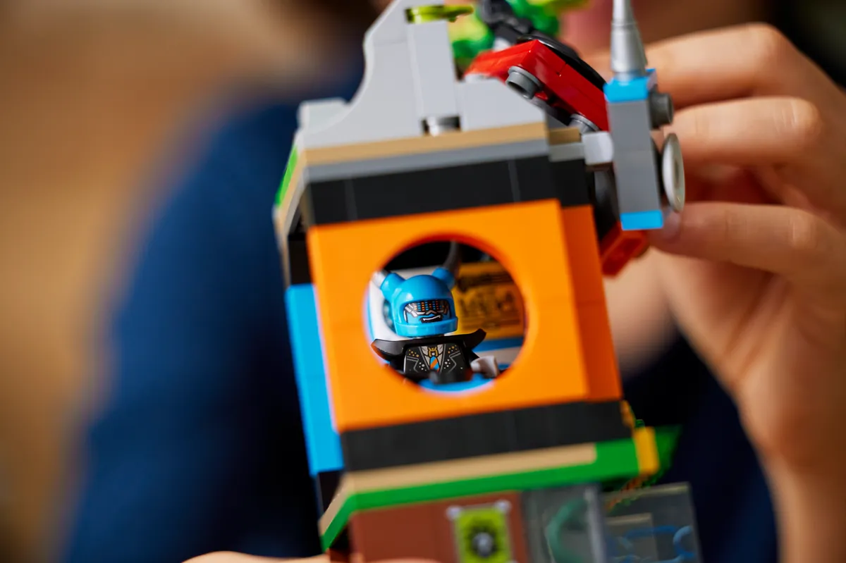 LEGO Megapolis City 5th Anniversary (80054) - Bild 8