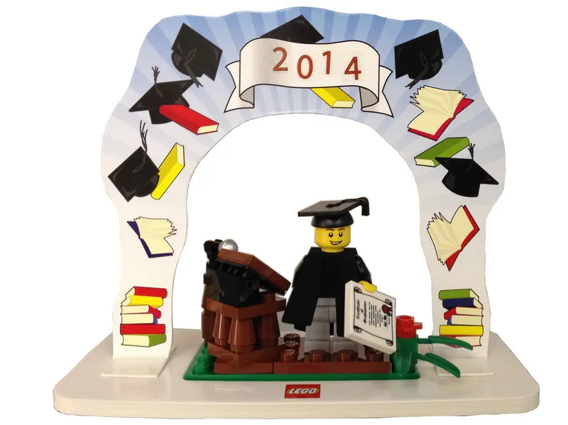 Classic Minifigure Graduation Set by LEGO – product photo